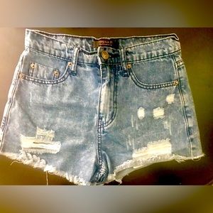 FOREVER 21 CONTEMPORARY CUT OFF SHORTS